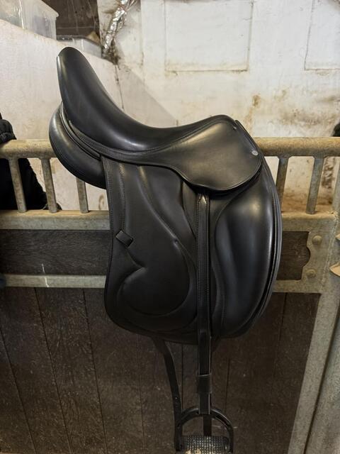 Selle de dressage Antares