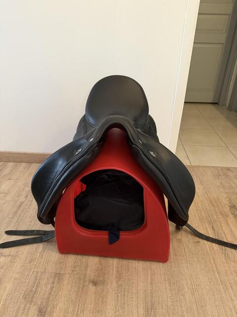 Selle de dressage devoucoux makila Lab 18"