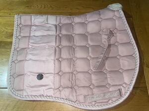 tapis poney rose pale