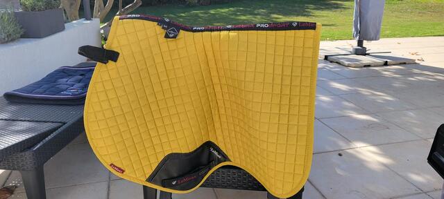 Tapis cheval LeMieux Prosport Close Contact Suède jaune