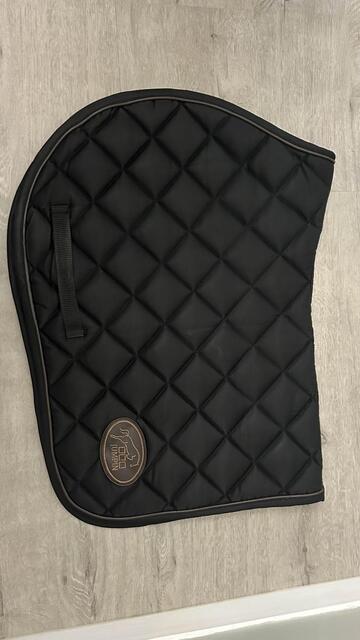 Tapis Noir Jump’in