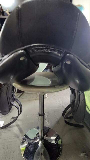 Selle de dressage CWD 17" SE08 Noir monoquartier