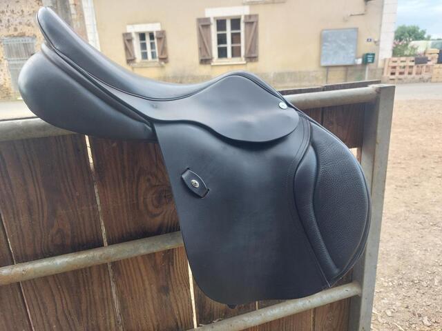 Selle mixte en cuir marron 17,5