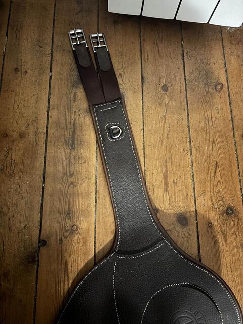 sangle bavette anatomique marron Arion 125 cm