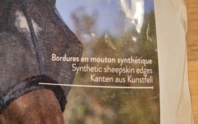 masque anti mouche noir mouton