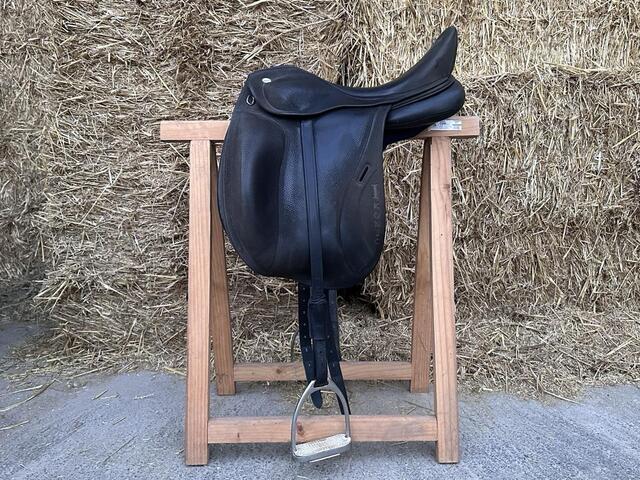 Selle de Dressage PRO IKONIC "Doublée Buffle"