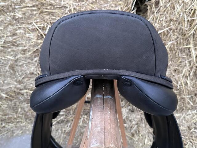 Selle de Dressage PRO IKONIC "Doublée Buffle"