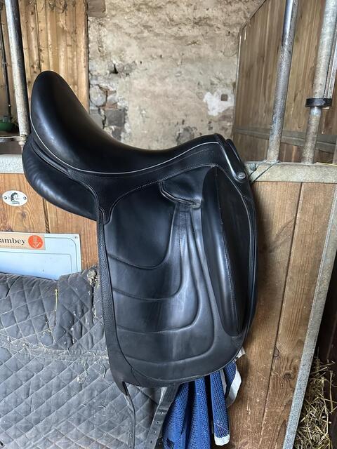 Selle de dressage Devoucoux