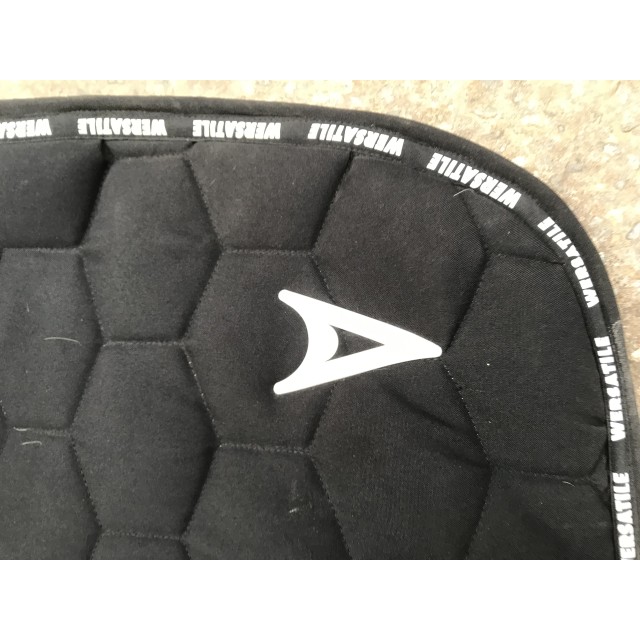 Tapis noir cyber Wersatile