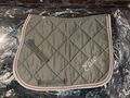 Ensemble poney tapis brodé "Elise" et bonnet vert amande HFI