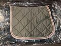 Ensemble poney tapis brodé "Elise" et bonnet vert amande HFI