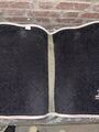 Ensemble poney tapis brodé "Elise" et bonnet vert amande HFI