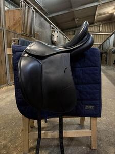 Selle de dressage Prestige 17p noire