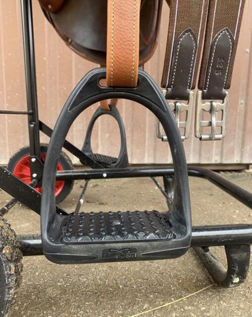 Selle Mixte complète 17,5 Cuir de Veau Marque Henri De Rivel