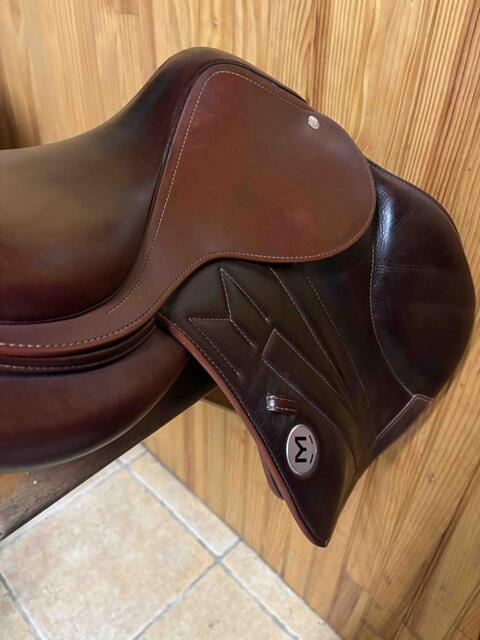 selle semi plate MEYER 2023 TAILLE 17 EN PARFAIT ÉTAT