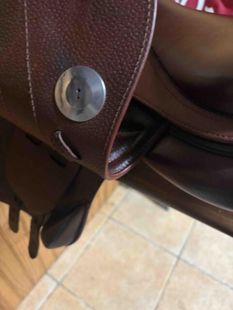selle semi plate MEYER 2023 TAILLE 17 EN PARFAIT ÉTAT