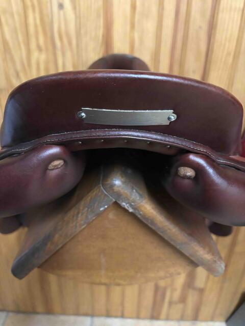 selle semi plate MEYER 2023 TAILLE 17 EN PARFAIT ÉTAT