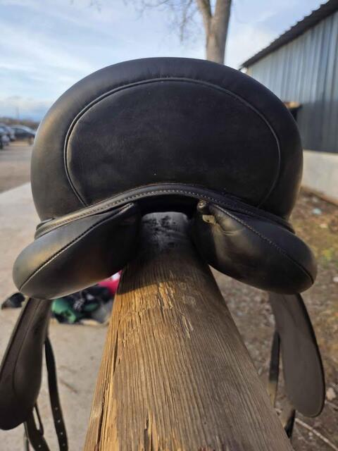 selle dressage DEVOUCOUX MAKILA LAB 17.5