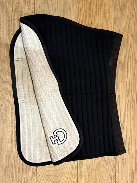 Tapis noir Cavalleria Toscana