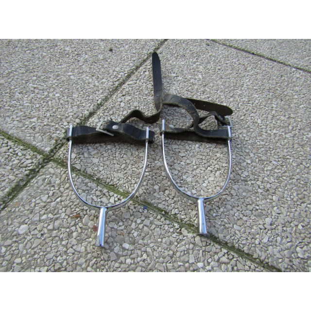 Eperons et lanières