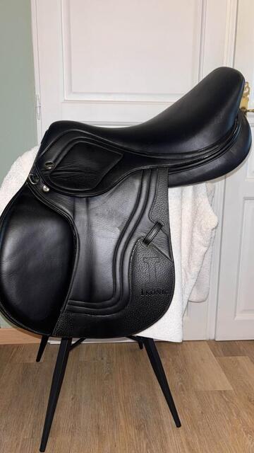 Selle Ikonic