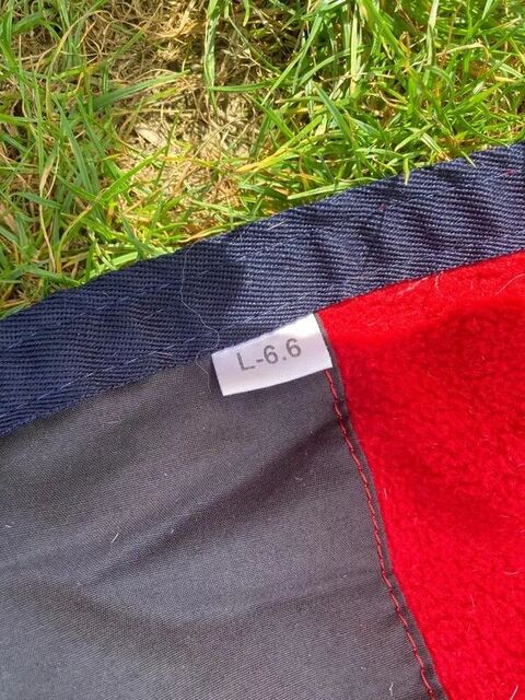 Couverture polaire Equiline rouge – Taille 145 cm