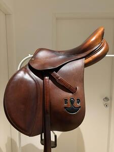 Selle Bruno Delgrange + sangle + amortisseur + étriers