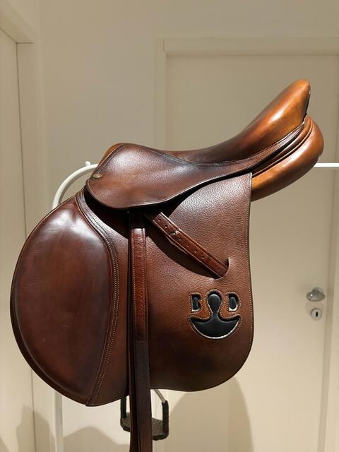 Selle Bruno Delgrange + sangle + amortisseur + étriers