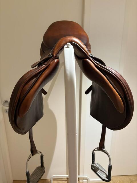 Selle Bruno Delgrange + sangle + amortisseur + étriers