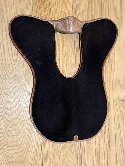 Selle Bruno Delgrange + sangle + amortisseur + étriers