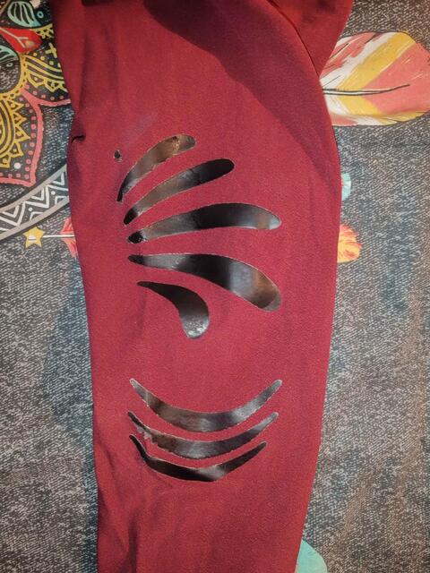 pantalon bordeaux flags and cup