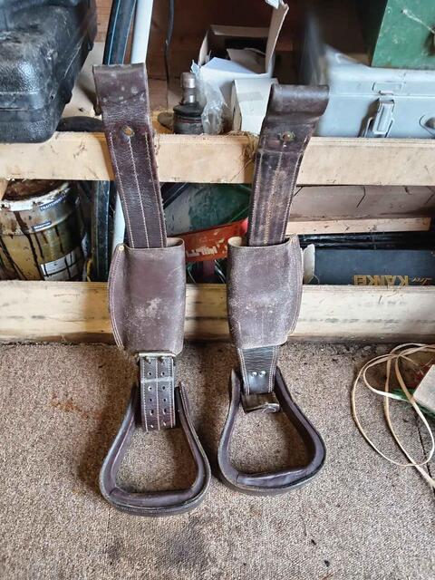 Selle Australienne en Cuir – Complète (sauf sangle ventrale) – Arcade Large