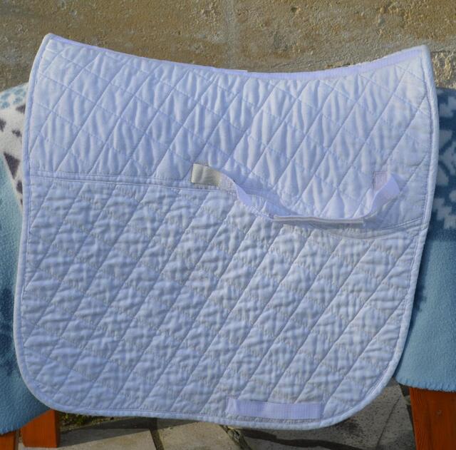 Tapis de selle dressage de forme carrée