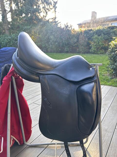 Selle de dressage noire 17,5 CWD