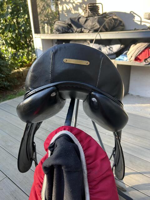Selle de dressage noire 17,5 CWD