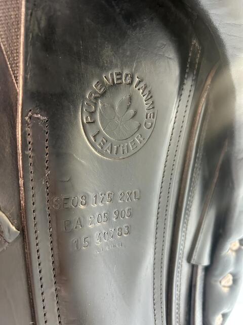Selle de dressage noire 17,5 CWD