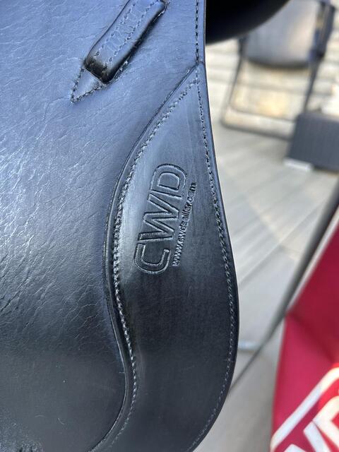 Selle de dressage noire 17,5 CWD