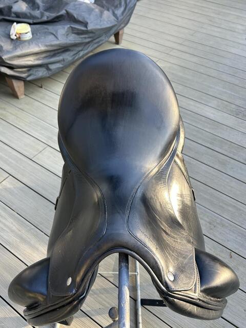 Selle de dressage noire 17,5 CWD