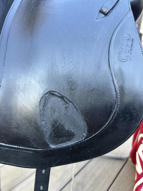 Selle de dressage noire 17,5 CWD