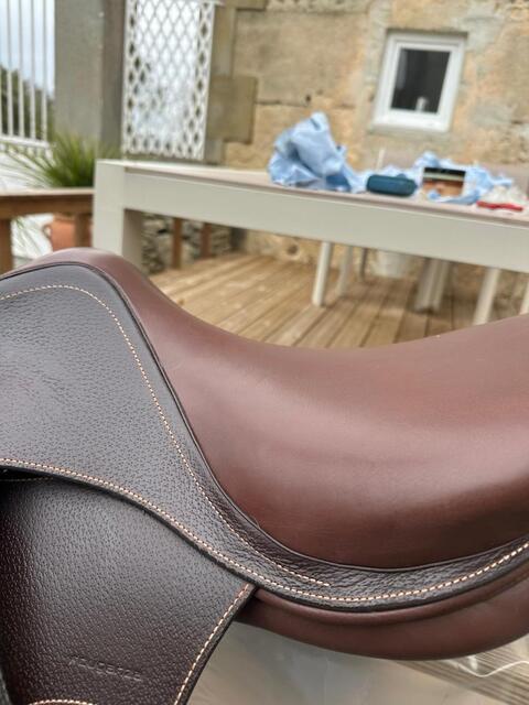 Selle cuir marron 17,5"