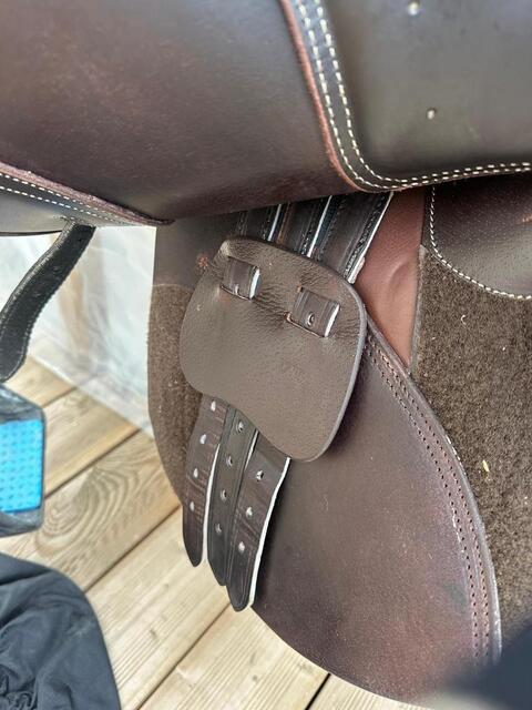 Selle cuir marron 17,5"
