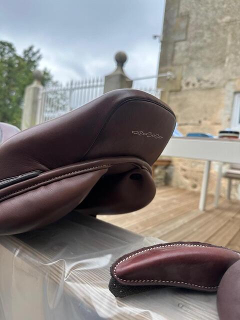 Selle cuir marron 17,5"