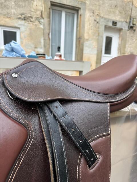 Selle cuir marron 17,5"