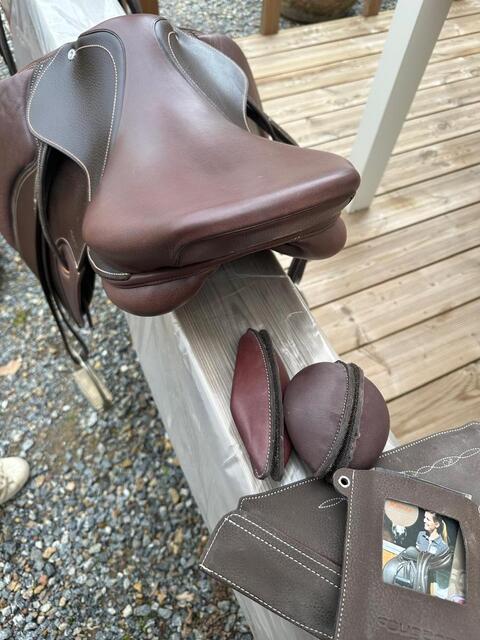 Selle cuir marron 17,5"