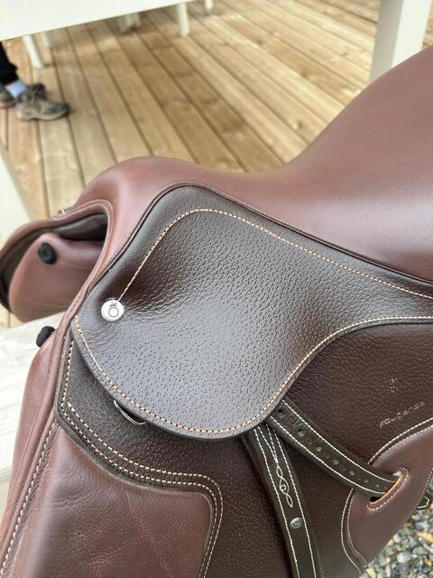 Selle cuir marron 17,5"