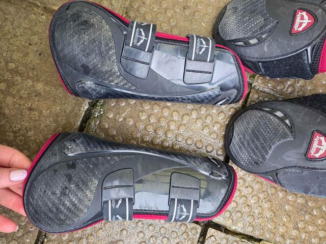 Veredus Carbon color