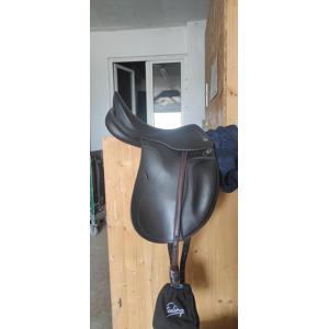 Selle de dressage teckna