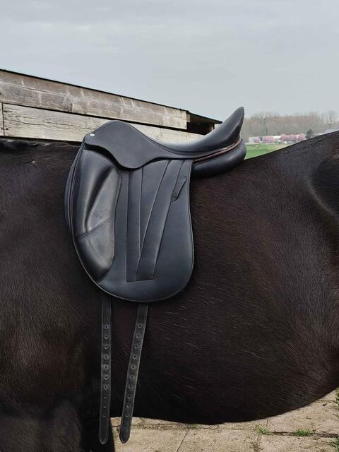 Selle dressage Butet Saumur 17 pouces