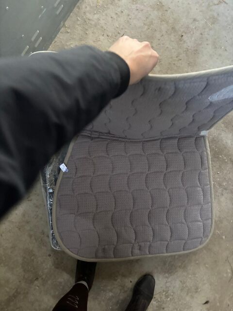 Tapis Harcour beige brillant