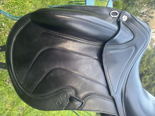 Selle cwd dressage 15,5 pouces